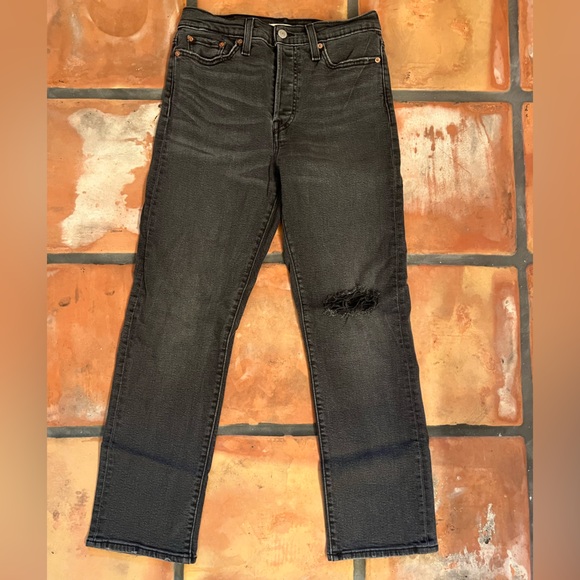 Levi's Denim - Levi’s wedgie straight. Two white tags have been cut out. Size: 29